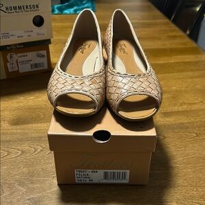 Trotters Women's Natural Peep-Toe Shoes